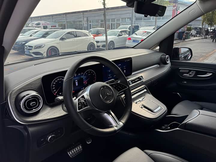 Mercedes-Benz V-Class 2024 2024款 V 300 L 长轴距豪华版