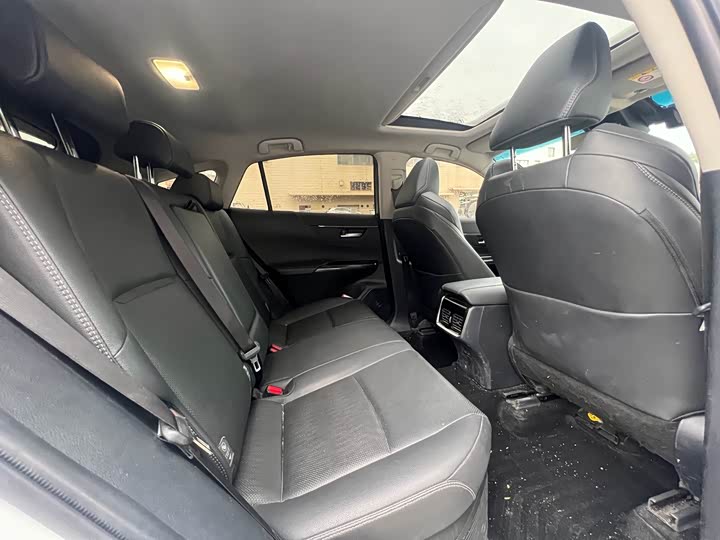 Toyota Venza 2023 2023款 2.5L智能电混双擎 两驱尊贵版