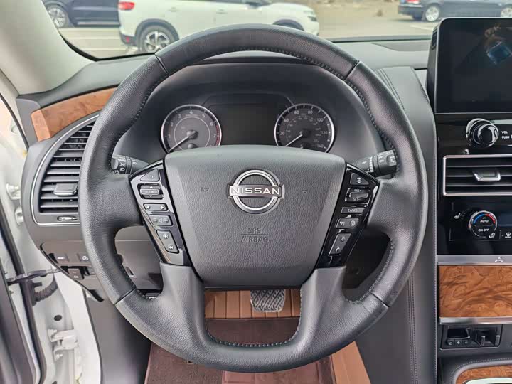 Nissan Armada 2023 2023款 ARMADA 5.6L 无敌舰队旗舰版