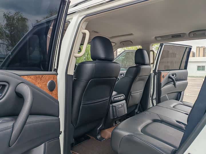 Nissan Armada 2023 2023款 ARMADA 5.6L 无敌舰队旗舰版