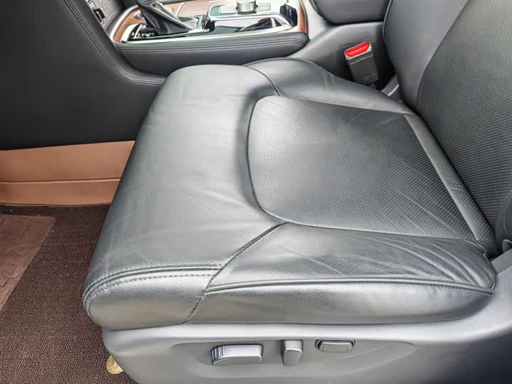 Nissan Armada 2023 2023款 ARMADA 5.6L 无敌舰队旗舰版