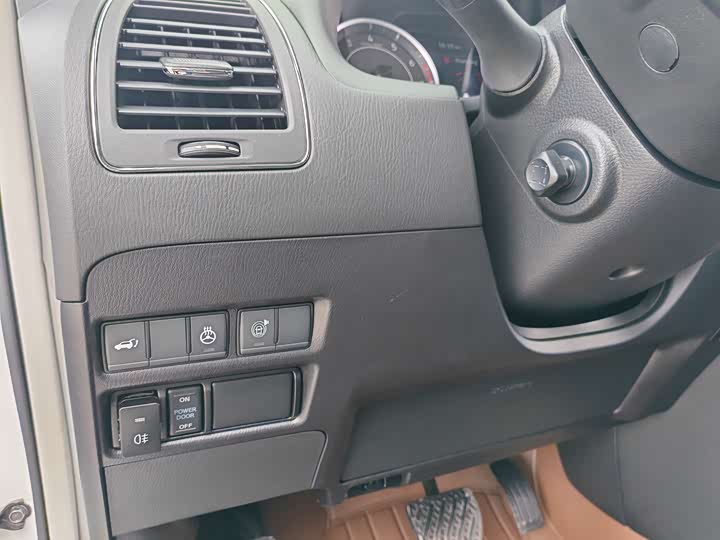 Nissan Armada 2023 2023款 ARMADA 5.6L 无敌舰队旗舰版