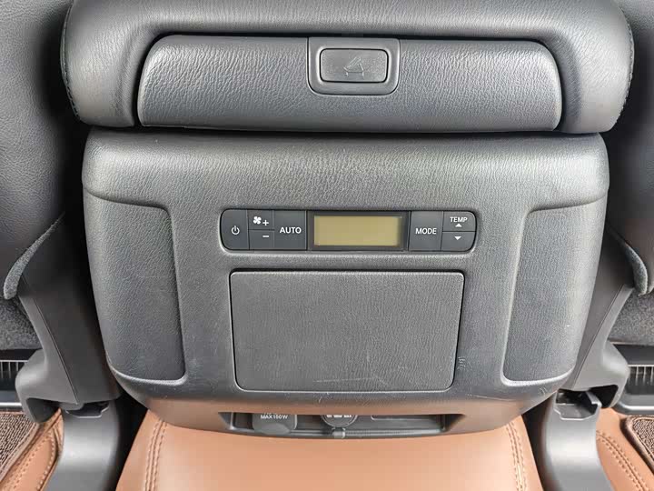 Nissan Armada 2023 2023款 ARMADA 5.6L 无敌舰队旗舰版