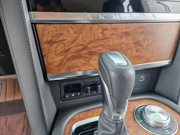 Nissan Armada 2023 2023款 ARMADA 5.6L 无敌舰队旗舰版