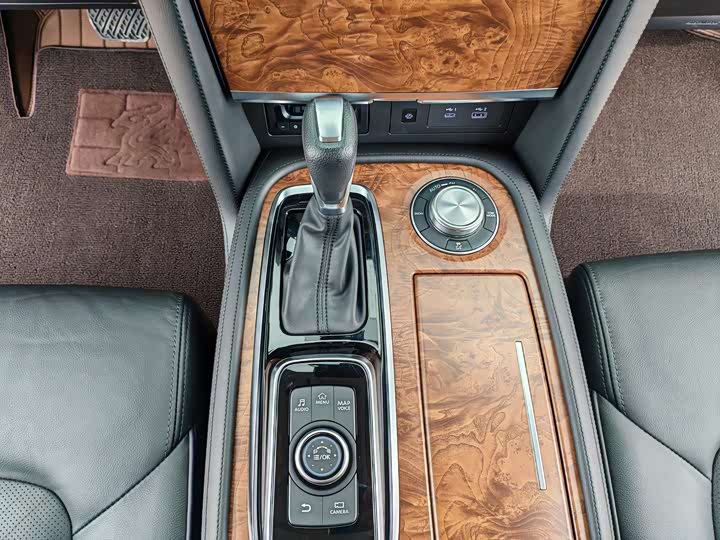 Nissan Armada 2023 2023款 ARMADA 5.6L 无敌舰队旗舰版