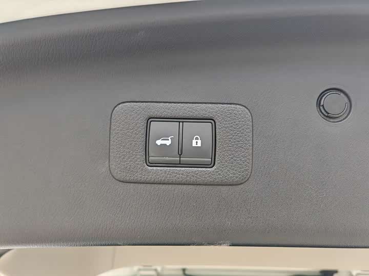 Nissan Armada 2023 2023款 ARMADA 5.6L 无敌舰队旗舰版