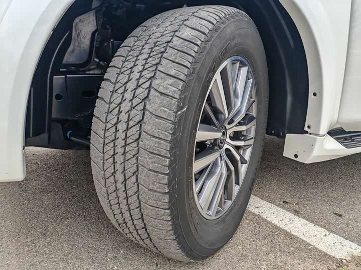 Nissan Armada 2023 2023款 ARMADA 5.6L 无敌舰队旗舰版