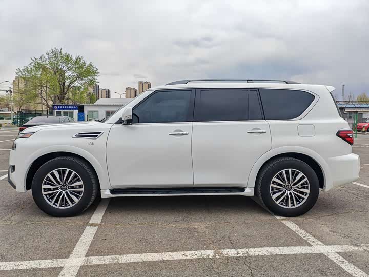 Nissan Armada 2023 2023款 ARMADA 5.6L 无敌舰队旗舰版