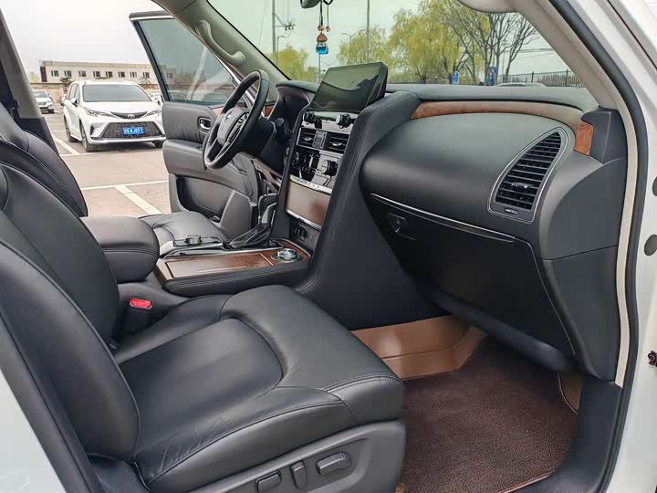 Nissan Armada 2023 2023款 ARMADA 5.6L 无敌舰队旗舰版