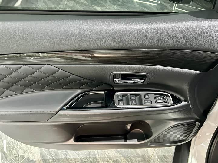 Mitsubishi Outlander 2021 2021款 2.4L 四驱致享版 5座