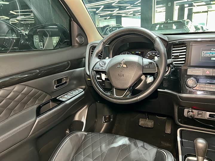 Mitsubishi Outlander 2021 2021款 2.4L 四驱致享版 5座