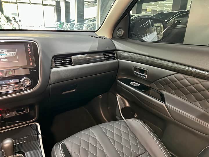 Mitsubishi Outlander 2021 2021款 2.4L 四驱致享版 5座