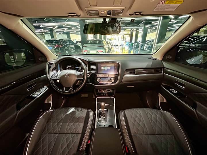 Mitsubishi Outlander 2021 2021款 2.4L 四驱致享版 5座