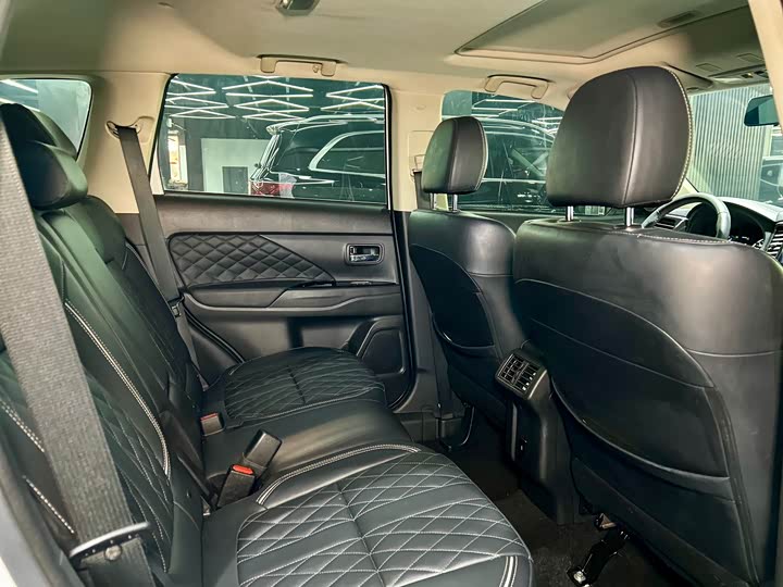 Mitsubishi Outlander 2021 2021款 2.4L 四驱致享版 5座