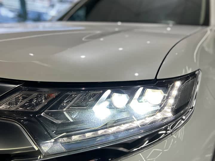 Mitsubishi Outlander 2021 2021款 2.4L 四驱致享版 5座