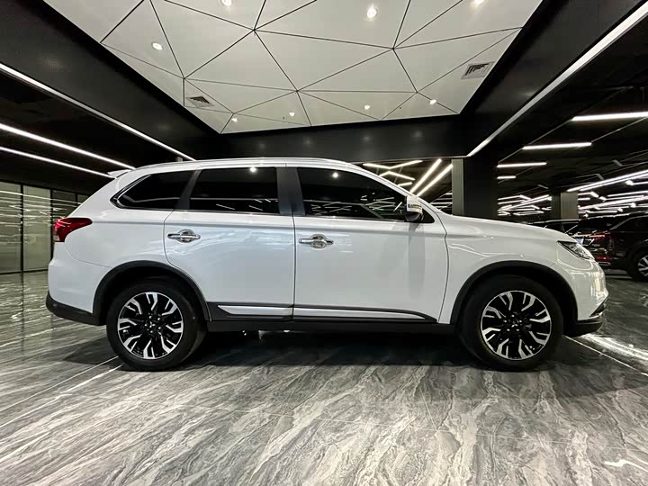 Mitsubishi Outlander 2021 2021款 2.4L 四驱致享版 5座