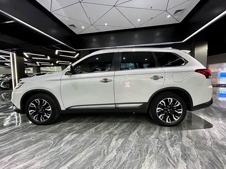 Mitsubishi Outlander 2021 2021款 2.4L 四驱致享版 5座