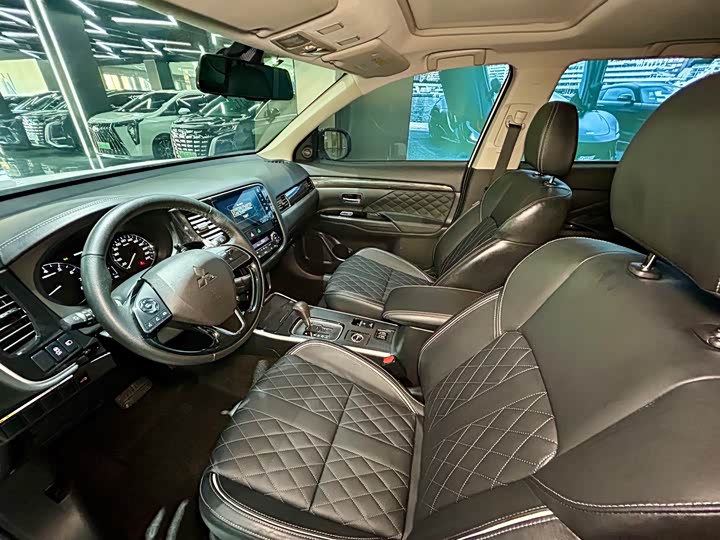 Mitsubishi Outlander 2021 2021款 2.4L 四驱致享版 5座