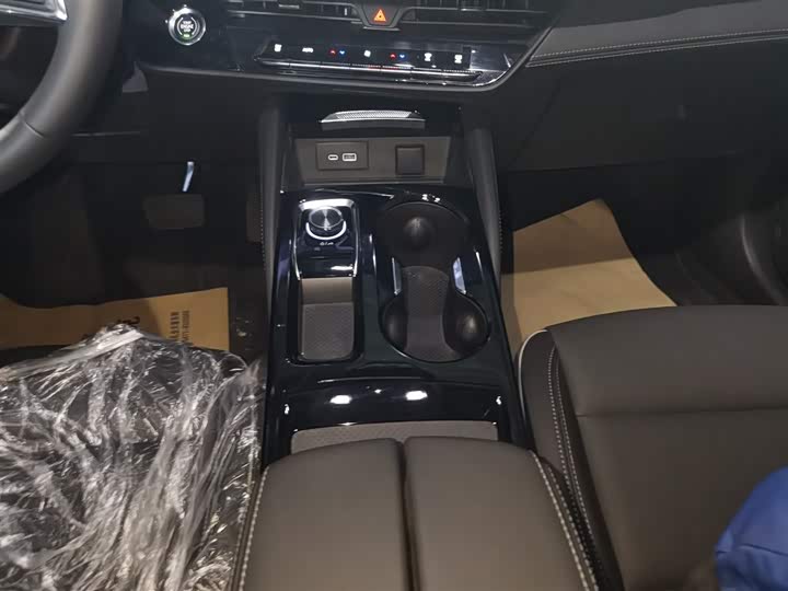 Buick Envision Plus 2025 2025款 昂科威Plus 28T 两驱白金版