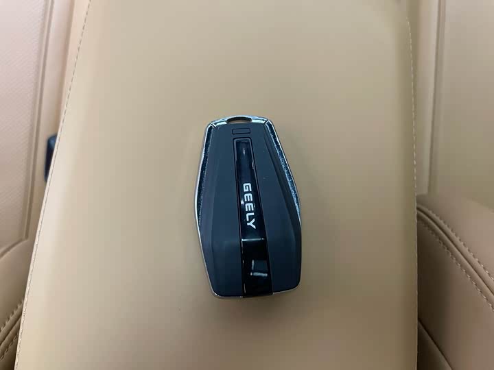 Geely Monjaro L Hybrid 2022 2022款 1.5T DHT增程电动旗舰版