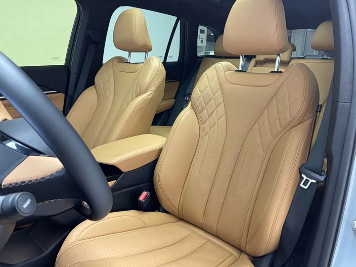 Geely Monjaro L Hybrid 2022 2022款 1.5T DHT增程电动旗舰版