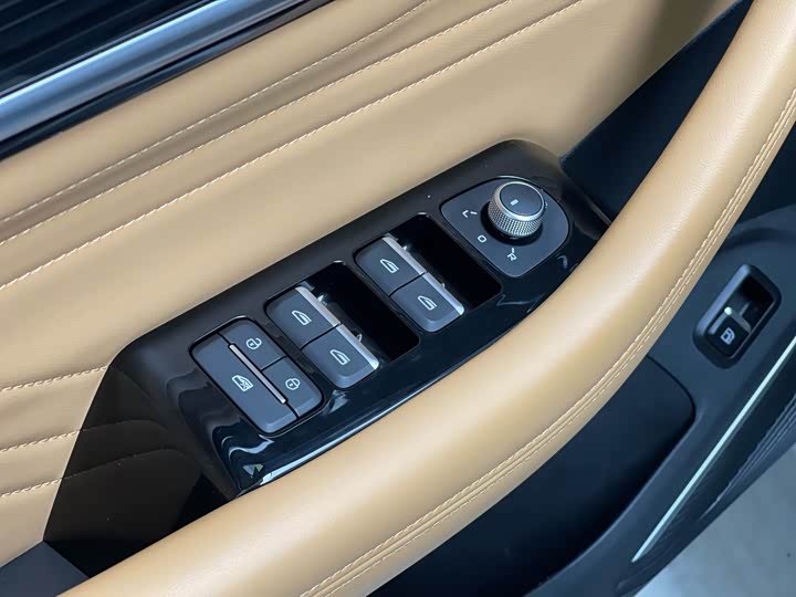 Geely Monjaro L Hybrid 2022 2022款 1.5T DHT增程电动旗舰版