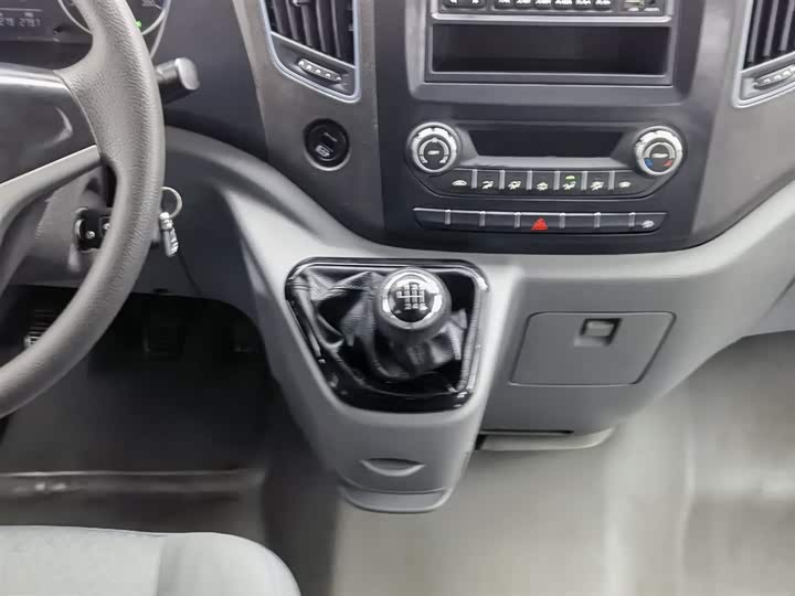 Foton Tuyano 2021 2021款 2.0T手动通途长轴中顶5/6/7座4F20TC3