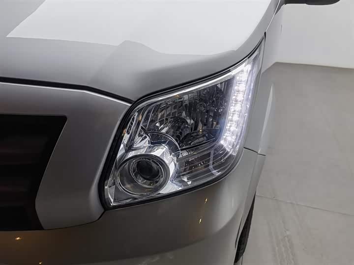 Foton Tuyano 2021 2021款 2.0T手动通途长轴中顶5/6/7座4F20TC3