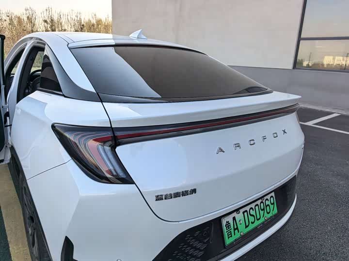 BAIC Arcfox Alpha S 2023 2023款 525 森林版 175kW