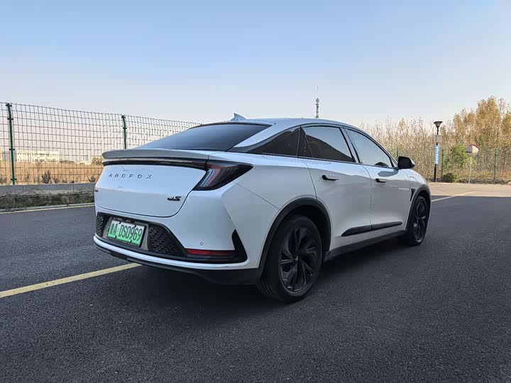 BAIC Arcfox Alpha S 2023 2023款 525 森林版 175kW