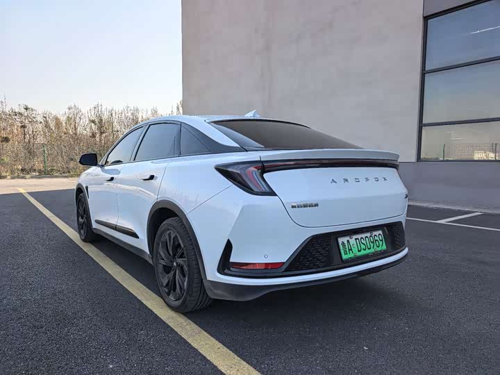 BAIC Arcfox Alpha S 2023 2023款 525 森林版 175kW