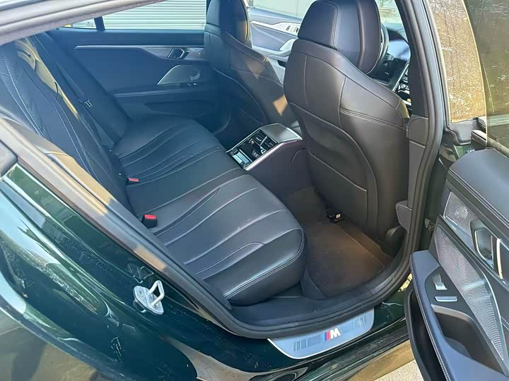 BMW 8 Series 2022 2022款 840i xDrive 四门轿跑车 M运动套装