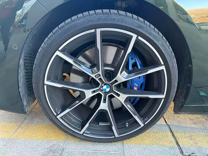 BMW 8 Series 2022 2022款 840i xDrive 四门轿跑车 M运动套装