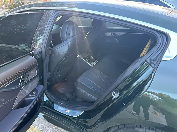 BMW 8 Series 2022 2022款 840i xDrive 四门轿跑车 M运动套装