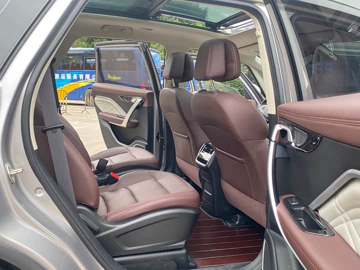 Geely Jiaji Hybrid 2022 2022款 1.5TD PHEV 白金豪华型