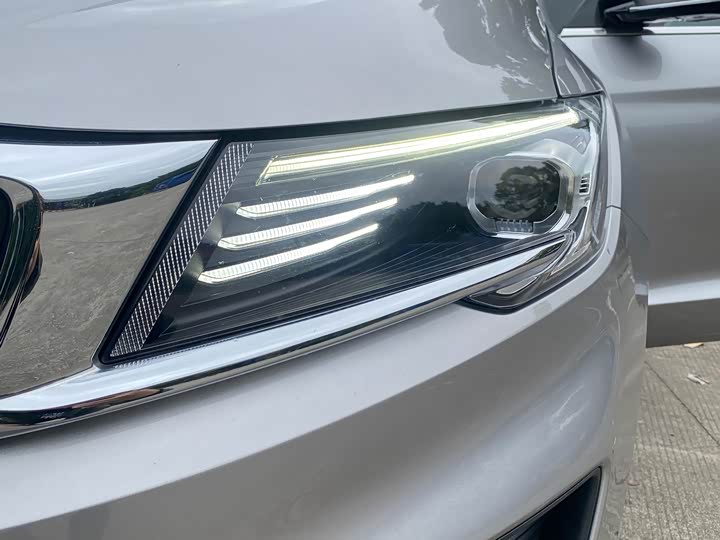 Geely Jiaji Hybrid 2022 2022款 1.5TD PHEV 白金豪华型