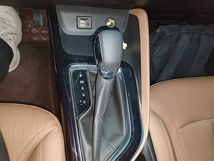 Buick GL6 2021 2021款 323T 轻混动互联豪华型