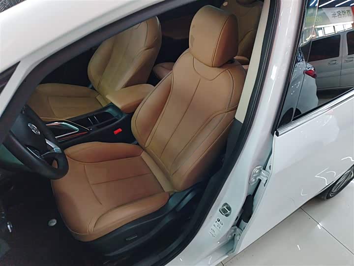 Buick GL6 2021 2021款 323T 轻混动互联豪华型