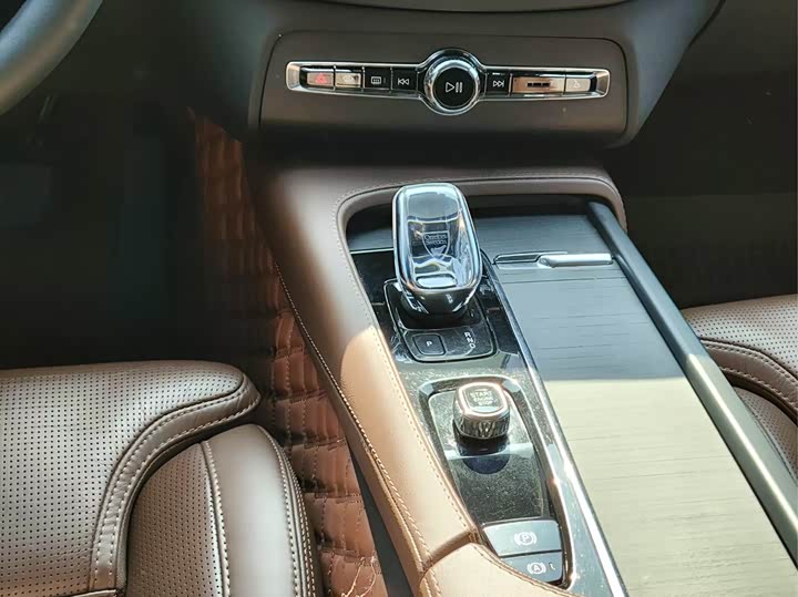 Volvo XC90 Hybrid 2022 2022款 E驱混动 T8 智尊豪华版 7座