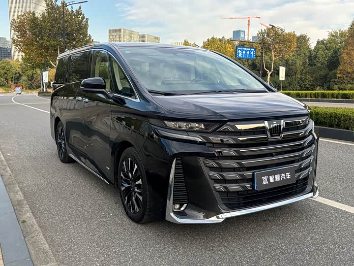 Toyota Vellfire 2024 2024款 皇冠 双擎 2.5L 至尊行政版