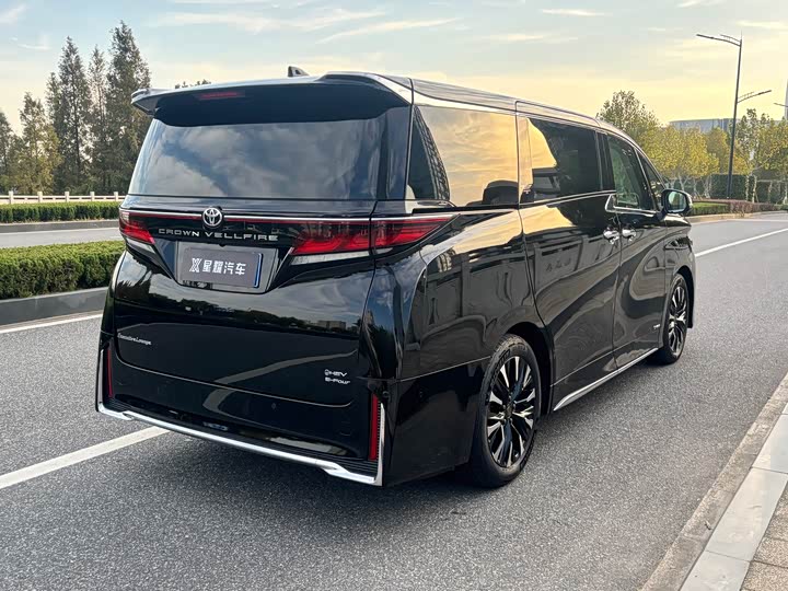 Toyota Vellfire 2024 2024款 皇冠 双擎 2.5L 至尊行政版