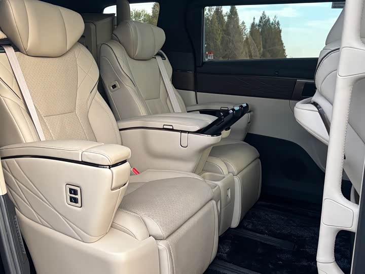 Toyota Vellfire 2024 2024款 皇冠 双擎 2.5L 至尊行政版