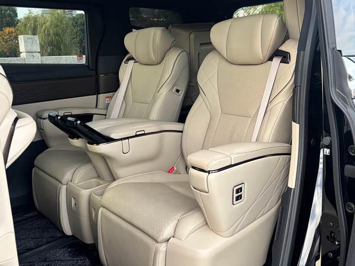 Toyota Vellfire 2024 2024款 皇冠 双擎 2.5L 至尊行政版