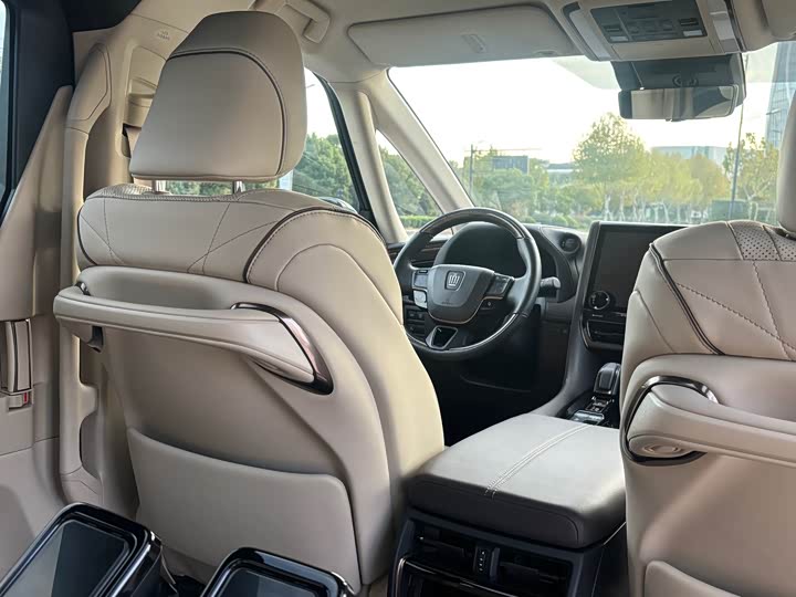 Toyota Vellfire 2024 2024款 皇冠 双擎 2.5L 至尊行政版