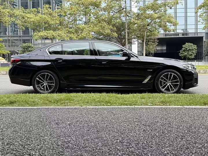 2022 BMW 5 Series Hybrid