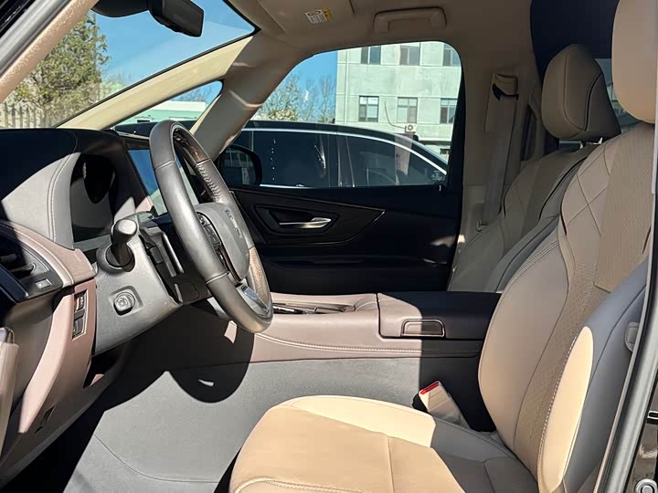 Toyota Vellfire 2024 2024款 皇冠 双擎 2.5L 至尊行政版