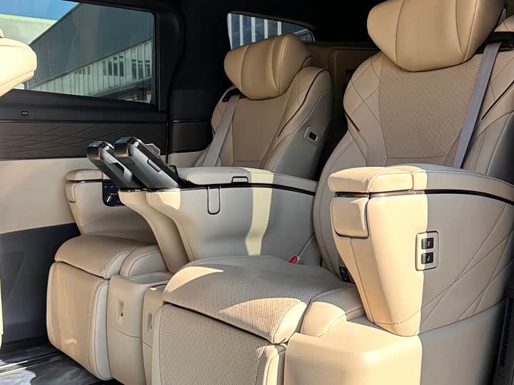 Toyota Vellfire 2024 2024款 皇冠 双擎 2.5L 至尊行政版