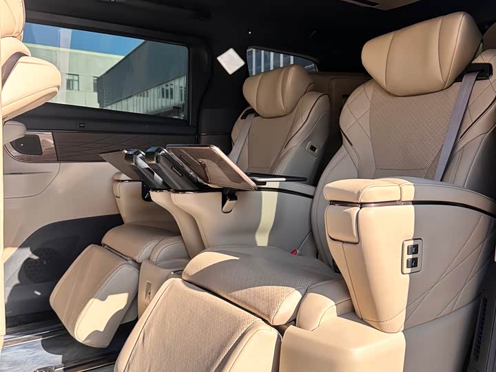 Toyota Vellfire 2024 2024款 皇冠 双擎 2.5L 至尊行政版