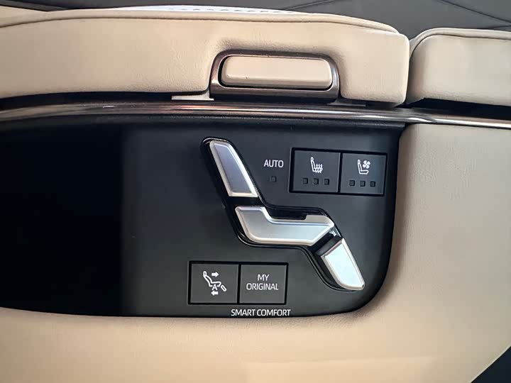 Toyota Vellfire 2024 2024款 皇冠 双擎 2.5L 至尊行政版