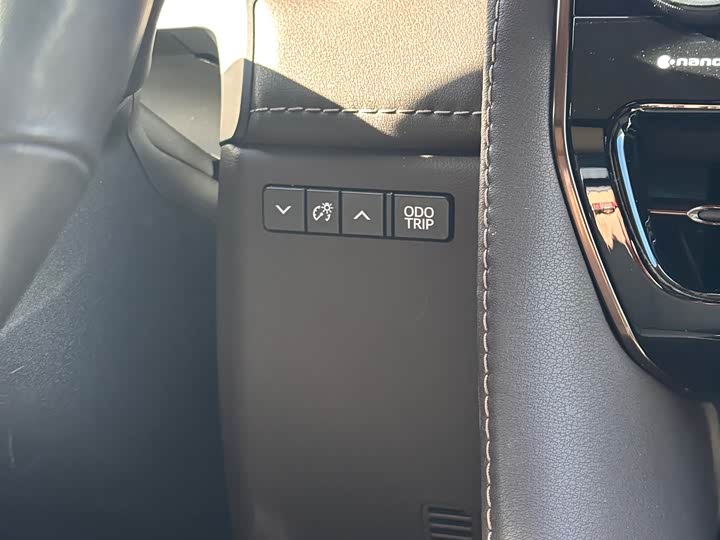 Toyota Vellfire 2024 2024款 皇冠 双擎 2.5L 至尊行政版